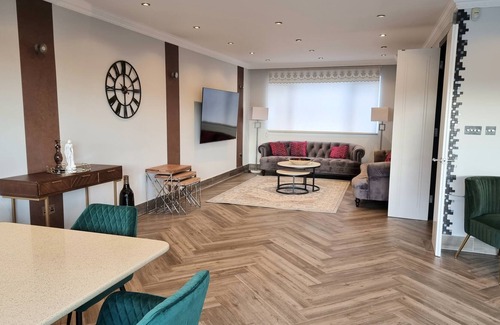 Whittington House | Luxury 4 bedroom House in Mill Hill