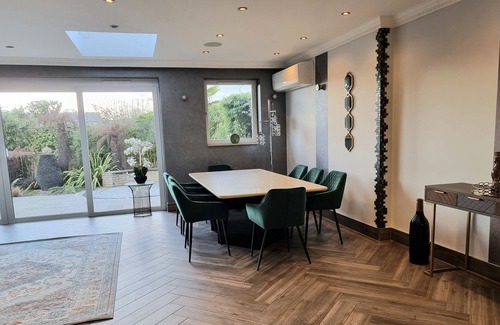 Whittington House | Luxury 4 bedroom House in Mill Hill