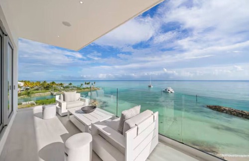 Palm Cay Condo | Luxury 4-bedroom Oceanfront Oasis
