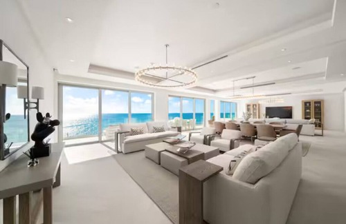 Palm Cay Condo | Luxury 4-bedroom Oceanfront Oasis