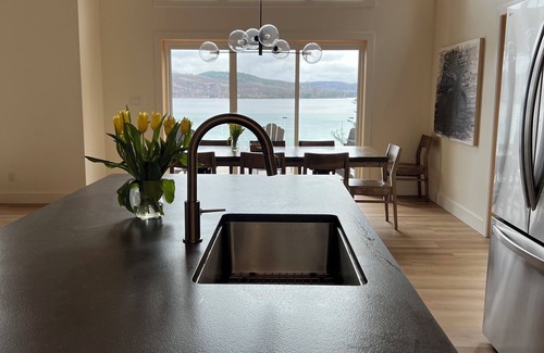 Hastings Highlands Cottage | Luxury 4 bedroom - Papineau Lake - Bancroft, Barry's Bay, Algonquin-4 season