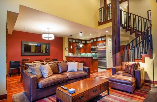 Mammoth Lakes House | Luxury 4 Bedroom 4.5 Bath - Ski In/Ski Out of Eagle Lodge!