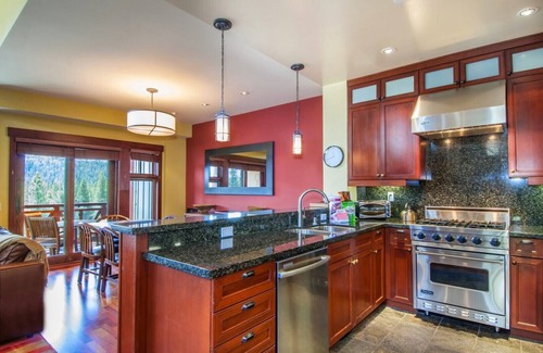 Mammoth Lakes House | Luxury 4 Bedroom 4.5 Bath - Ski In/Ski Out of Eagle Lodge!