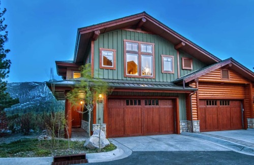 Mammoth Lakes House | Luxury 4 Bedroom 4.5 Bath - Ski In/Ski Out of Eagle Lodge!