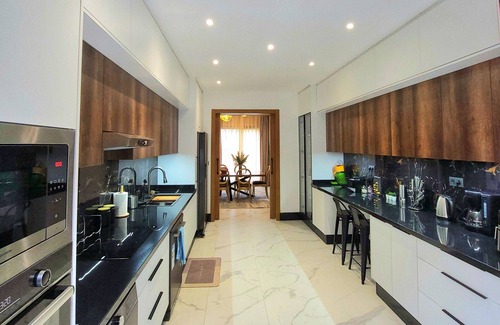 Tassoultante Villa | Luxury 4-Bedroom Villa in Vibrant Marrakech – Private Pool, Jacuzzi, AC & WiFi.