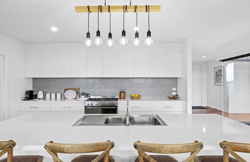 Warrnambool House | Luxury 4 br house with sea views
