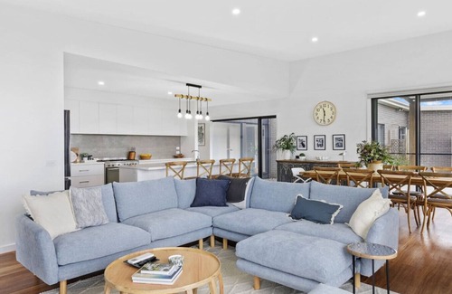 Warrnambool House | Luxury 4 br house with sea views