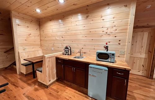Pigeon Forge Cabin | Luxury 4 Master Suites ♦ Location ♦Theater ♦ Hot Tub ♦ Ping Pong ♦ Firepit ♦ EVC