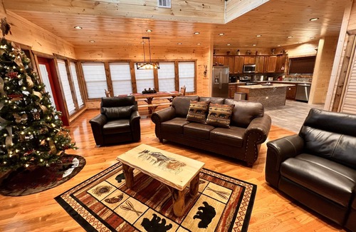 Pigeon Forge Cabin | Luxury 4 Master Suites ♦ Location ♦Theater ♦ Hot Tub ♦ Ping Pong ♦ Firepit ♦ EVC