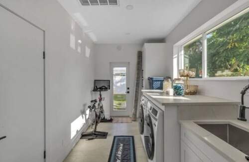 Fort Lauderdale House | Luxury 4bed/4bath Near Beach with Private Yard and Pool