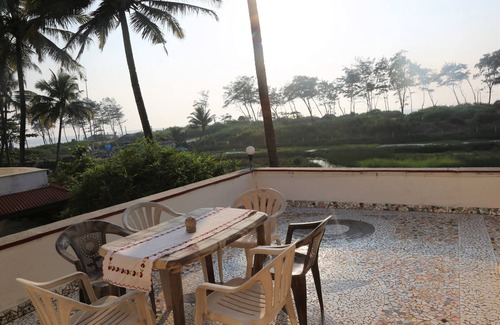 Betalbatim House | Luxury 4BHK Beach House, En-suite, Gated, Pool