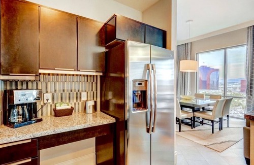 Las Vegas Condo | Luxury 4BR/4BA Presidential Suite Close to Strip! Big Savings!