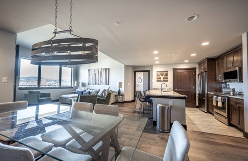 Windham Condo | Luxury 4BR/4BA Ski-In/Ski-Out Mountain Stay "The Four Ski-sons"