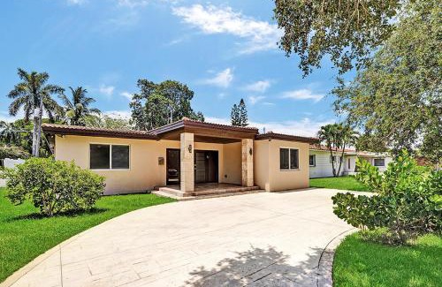 South Lake Villa | Luxury 4BR & 4BA Villa Heated Pool Minutes To Beach