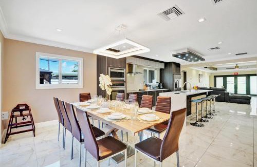 South Lake Villa | Luxury 4BR & 4BA Villa Heated Pool Minutes To Beach