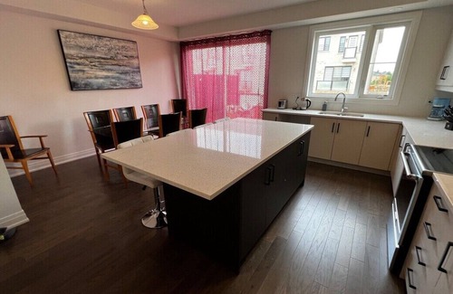 Newmarket House | Luxury 4BR En Suite Home with High-End Furniture
