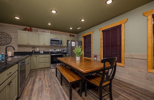 Gatlinburg Cabin | Luxury 4BR, Indoor Pool, Hot Tub!