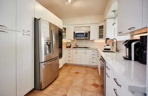 El Portal House | Luxury 4BR Oasis–Private Pool, Cabana & Concierge Hosting Family & Pet-Friendly
