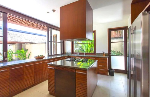 Seminyak Villa | Luxury 4BR Private Pool Villa #Z1