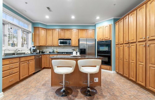 Fairfax House | Luxury 4BR Townhouse in Fairfax! Enjoy modern finishes, a private patio