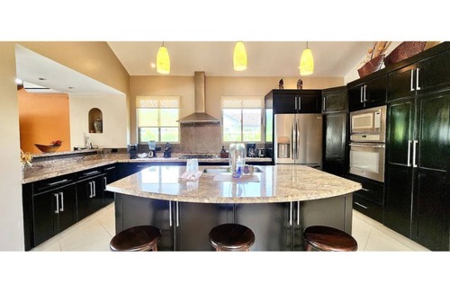 Playa Blanca House | Luxury 4BR Villa + Guesthouse & Pool @Buenaventura