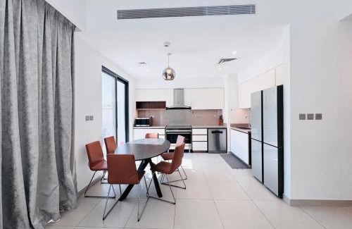 Dubai Apartment | Luxury 4BR Villa in Dubai