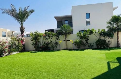 Dubai Apartment | Luxury 4BR Villa in Dubai