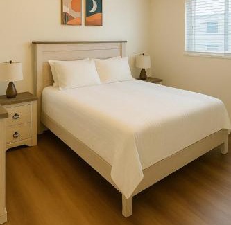 Casa Granada Townhouses Apartment | Luxury 4BR Walk to Fashion Sq