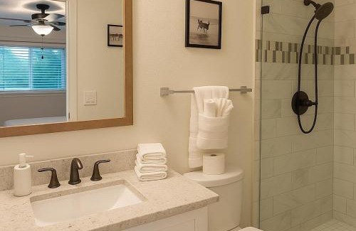 Casa Granada Townhouses Apartment | Luxury 4BR Walk to Fashion Sq