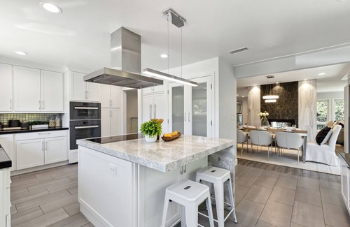 Beresford Park Villa | Luxury 4BR4Ba Basketball Court, Hot Tub Spa, Foosball, Pool Table, Tesla Charger