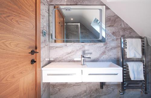 London Borough of Bromley House | Luxury 5-Bed 4-Bath Home for the Ultimate Escape