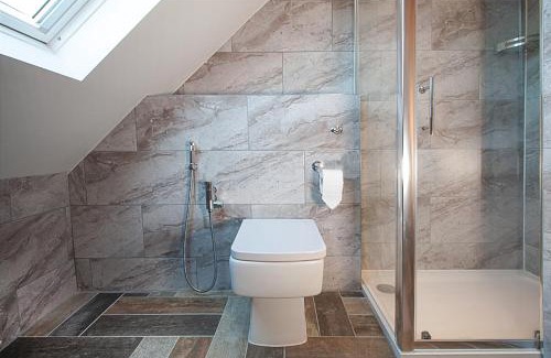 London Borough of Bromley House | Luxury 5-Bed 4-Bath Home for the Ultimate Escape