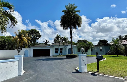 Highland Garden Villa | Luxury 5 Bedroom Art Villa, Heated Pool, Hot tub, Billiards, Grill!
