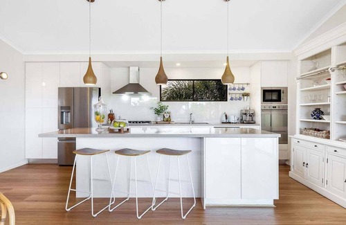 Mooloolaba House | Luxury 5-Bedroom Canal-Front Retreat in Mooloolaba