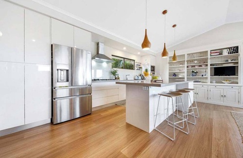 Mooloolaba House | Luxury 5-Bedroom Canal-Front Retreat in Mooloolaba