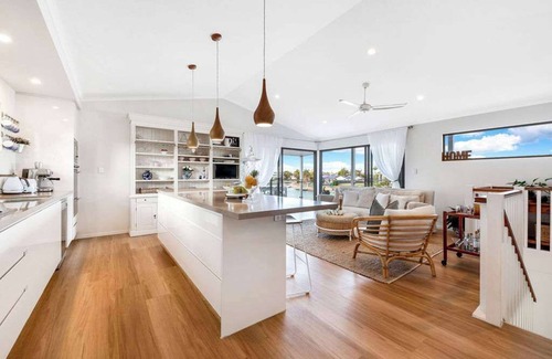 Mooloolaba House | Luxury 5-Bedroom Canal-Front Retreat in Mooloolaba