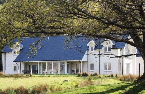 Lochailort House | Luxury 5-bedroom house sleeping 10 in comfort and style. Right beside the loch!