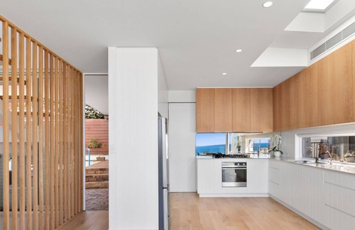 Curl Curl House | Luxury 5 Bedroom House with Pool and Beach Views