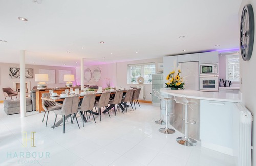 Sandbanks Villa | Luxury 5 bedroom Villa with Balcony and Sea Views