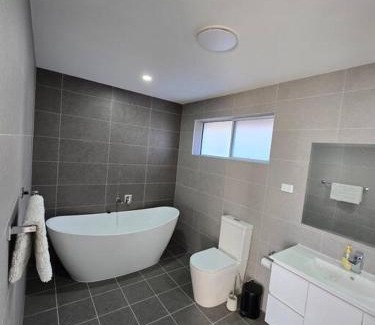 Rouse Hill Villa | Luxury 5 Bedrooms 3 full Bathrooms home in centre of Rouse Hill