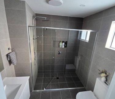 Rouse Hill Villa | Luxury 5 Bedrooms 3 full Bathrooms home in centre of Rouse Hill