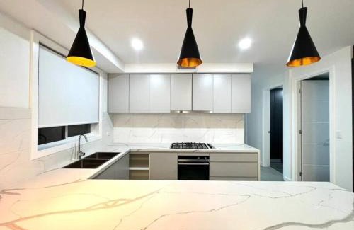Rouse Hill Villa | Luxury 5 Bedrooms 3 full Bathrooms home in centre of Rouse Hill