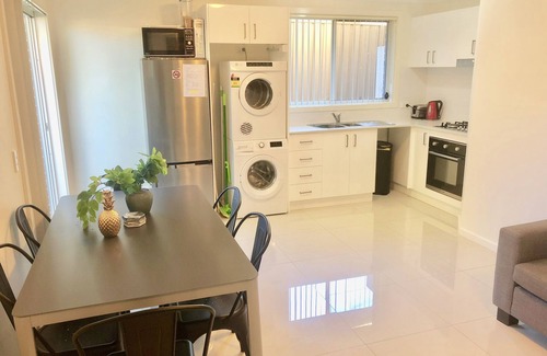 Oxley Park House | Luxury 5 Star, Brand New Townhouse, Aircon