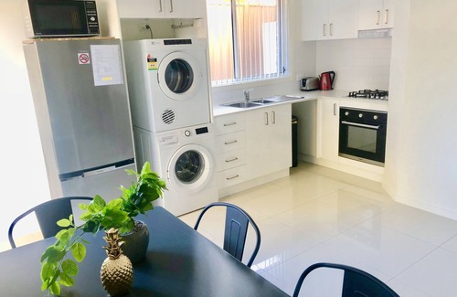 Oxley Park House | Luxury 5 Star, Brand New Townhouse, Aircon
