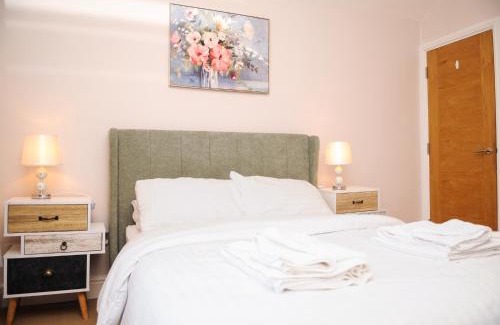 Perry Vale Apartment | Luxury 5 Star London Apartment - Parking, Garden, nr Greater London Metro Stations
