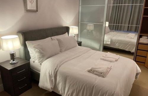 Perry Vale Apartment | Luxury 5 Star London Apartment - Parking, Garden, nr Greater London Metro Stations
