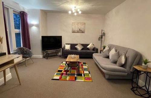 Perry Vale Apartment | Luxury 5 Star London Apartment - Parking, Garden, nr Greater London Metro Stations
