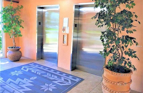 Clearwater Beach Apartment | Luxury 5 Star Waterfront Condo 3 Bdr 2 Bath Pool Hot-Tub Panoramic Gulf and Intracoastal Waterway Views