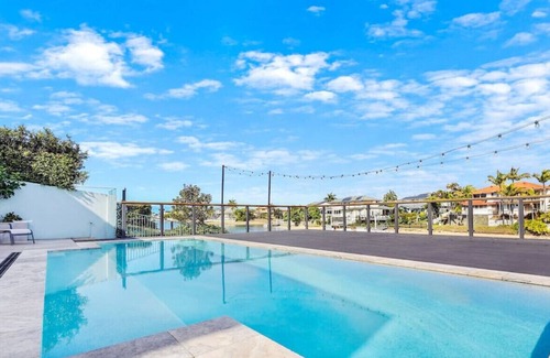 Mermaid Waters House | Luxury 5B home - Pool & BBQ. Perfect for families!