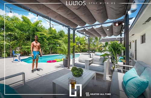 University Park House | Luxury 5BR Getaway w/Pool, Games & BBQ Fun